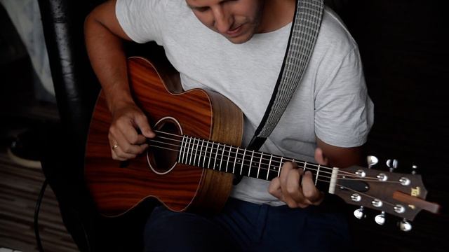Taylor GS mini-e Koa смотреть онлайн