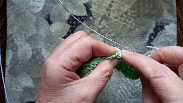 САМЫЙ ПРОСТОЙ СПОСОБ ОБВЯЗКИ ГОРЛОВИНЫ смотреть онлайн