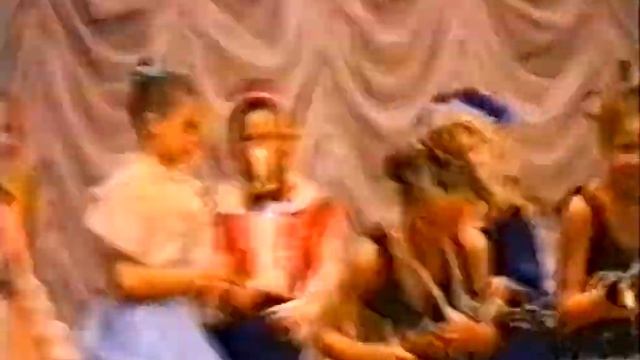 Танец "Маленькая страна" смотреть онлайн