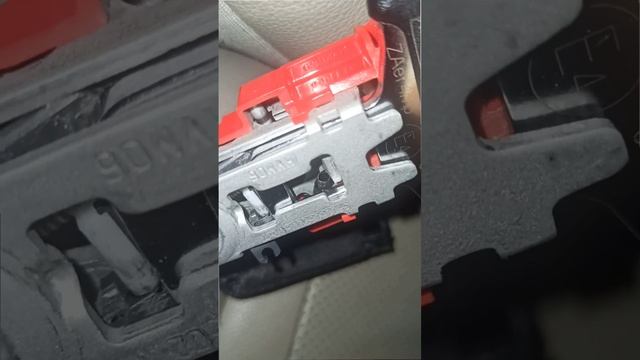 Чиним замок ремня безопасности смотреть онлайн