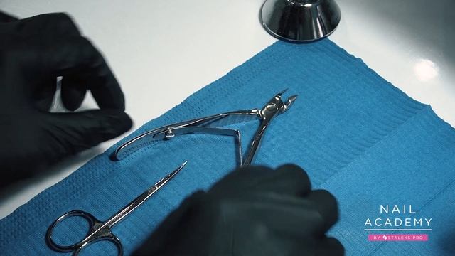 Практика: Обрезной классический маникюр [Урок №5] от Юлии Зварич и Nail Academy от STALEKS PRO смотреть онлайн