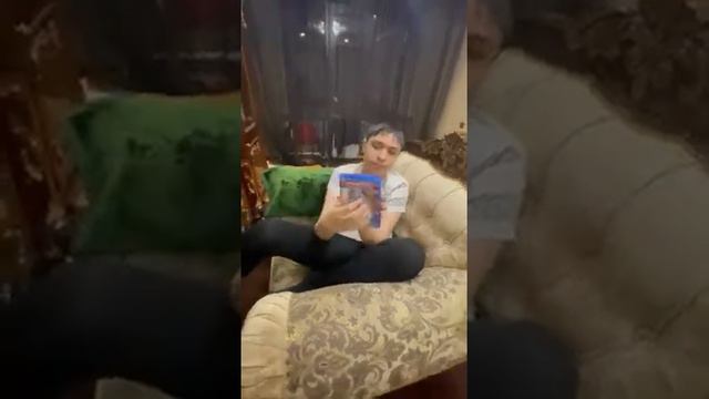 Мирлан Показывает новые диски рs4🙏💙 смотреть онлайн