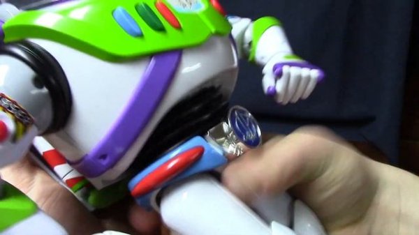 Night Control Buzz VS. Toy Story Signature Collection Buzz Comparison