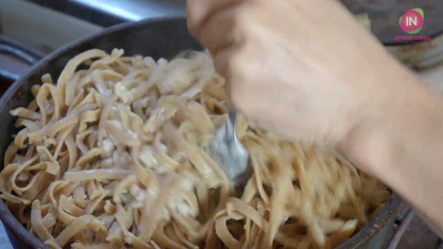 Яичная лапша из цельнозерновой муки собственного помола. Часть 3 Готовим лапшу с мясным фаршем смотреть онлайн