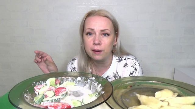 МУКБАНГ ВАРЕНИКИ С КАРТОШКОЙ ,САЛАТ ОВОЩНОЙ///Mukbang Вареники/ Еда на камеру. смотреть онлайн