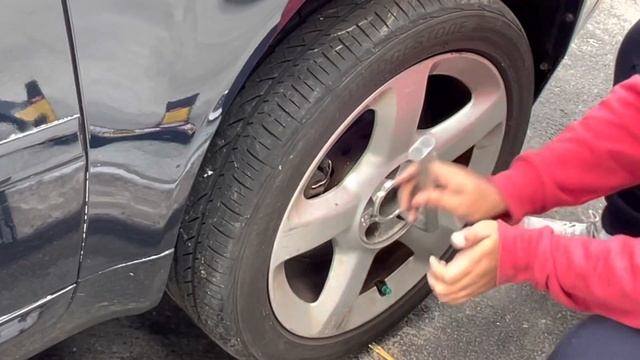 Changing Tires / 2004 Audi A6 C5 смотреть онлайн