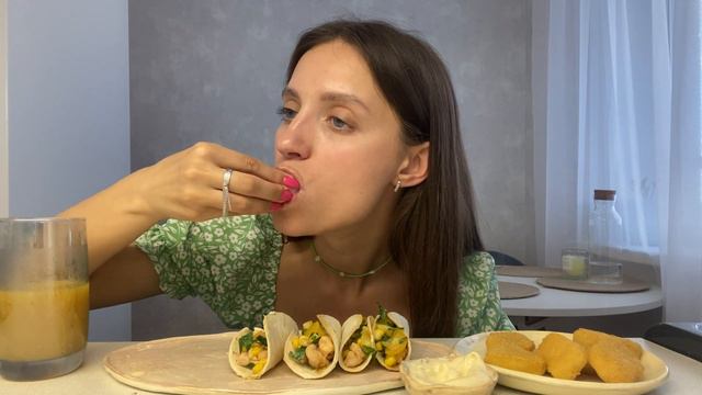 MUKBANG | Такос и наггетсы | смотреть онлайн