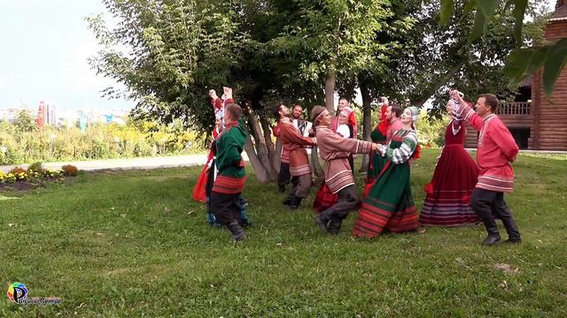 «У воротен, у широких рябина стояла» смотреть онлайн