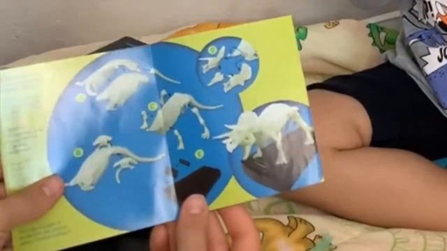 Скелет Динозавра светится в темноте (Трицератопс) смотреть онлайн