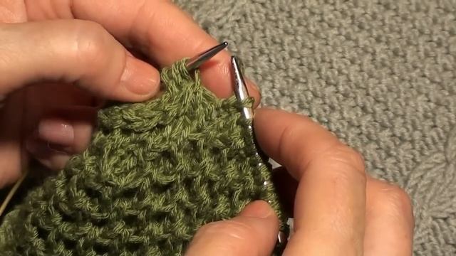 Как закрыть петли проймы с помощью полого шнура (I-CORD). Окончание смотреть онлайн