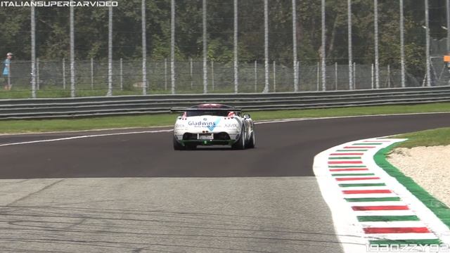 2 x TVR T400R (Tuscan R) Race Cars in Action: Sound, Accelerations & Fly Bys! смотреть онлайн