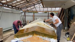 14-я серия.￼ Строю лодку своими руками￼. Заклеиваем стеклотканью  дно.￼