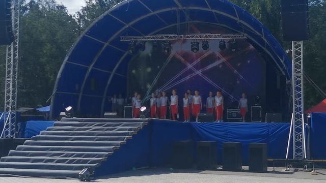 День города. 13.08.22 танец "Белые кеды" гр. Позитив Драйв смотреть онлайн