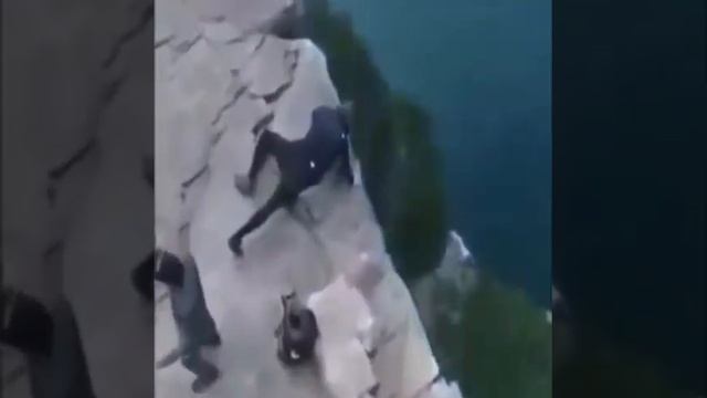 В детстве я летала лишь во сне. А сейчас летаю наяву!Крылья я расправлю и парю! смотреть онлайн