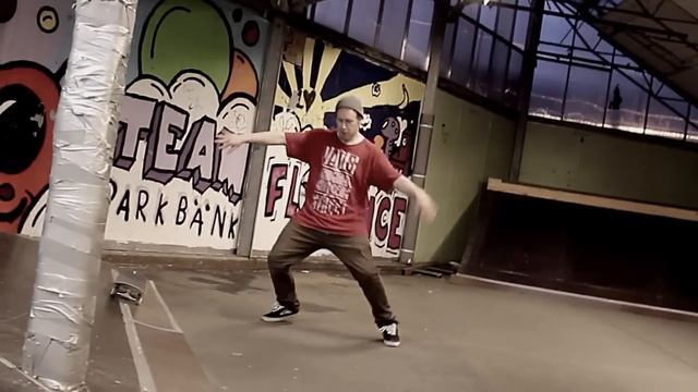 Emil Albertsson - Moves like jagger смотреть онлайн