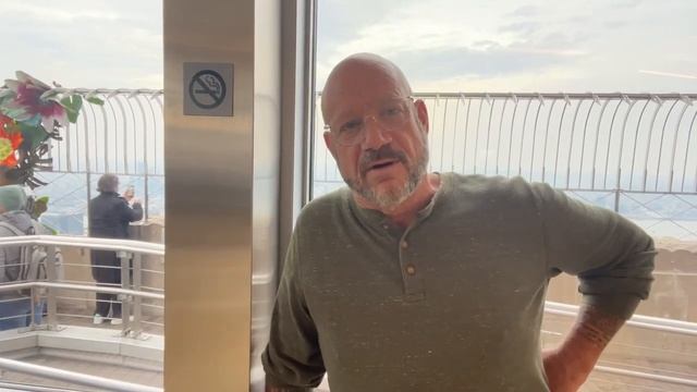 At the TOP of the Empire State Building смотреть онлайн