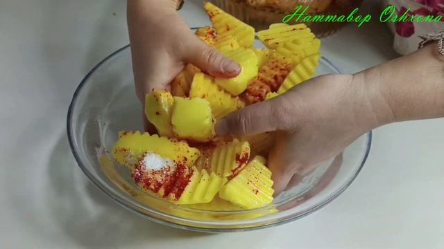 ХОТЬ ОДИН РАЗ ПРИГОТОВЬТЕ ВОТ ТАК.Cочнейшая КУРИЦА ГРИЛЬ на БУТЫЛКЕ + КАРТОФЕЛЬ в духовке. смотреть онлайн
