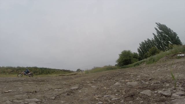 МОТОКРОСС В "ЛЕСУ"! HONDA CR250R ПРОТИВ HONDA CRF 450. смотреть онлайн