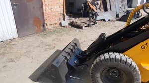 Быстросъемы навесного оборудования на мини погрузяике.
