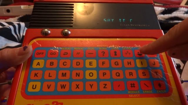 Circuit Bent Speak & Spell Demo! смотреть онлайн