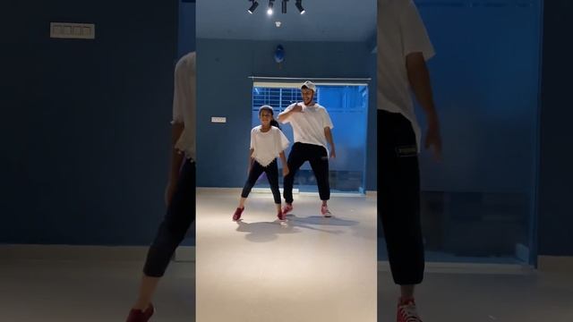 Ayogya movie song hinde hinde hogu dance caver Dream dance studio Hassan смотреть онлайн