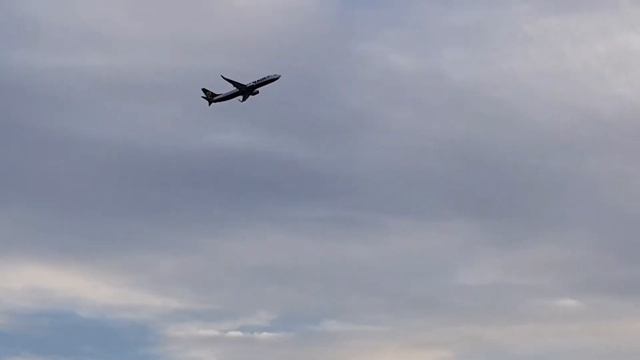 Ryanair 737-800 take-off from Catania Fontanarossa intl.Airport смотреть онлайн