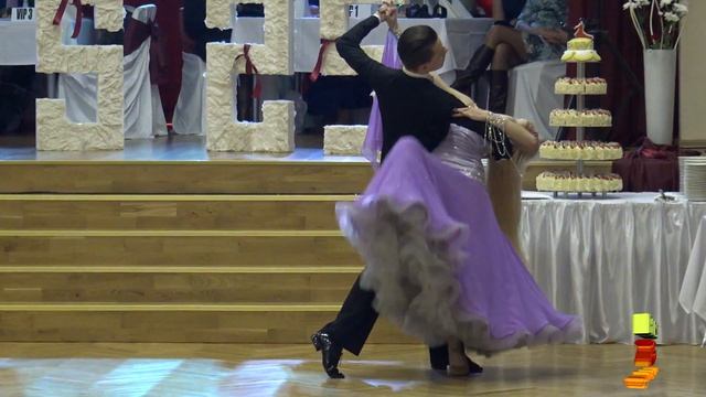 Клубу спортивного танца «ЭЛЬФ» - 25 лет! "Медленный вальс". Танцуют Кирилл и Леонора. 11/11/ 2016 смотреть онлайн