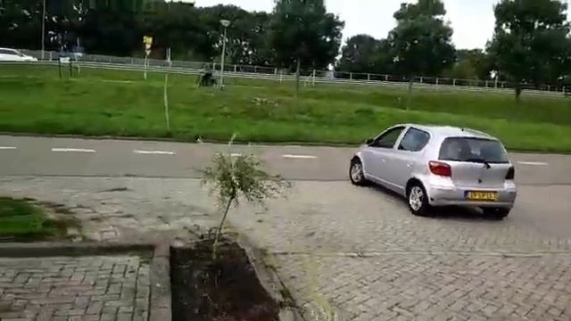 Straight piped Toyota Yaris смотреть онлайн