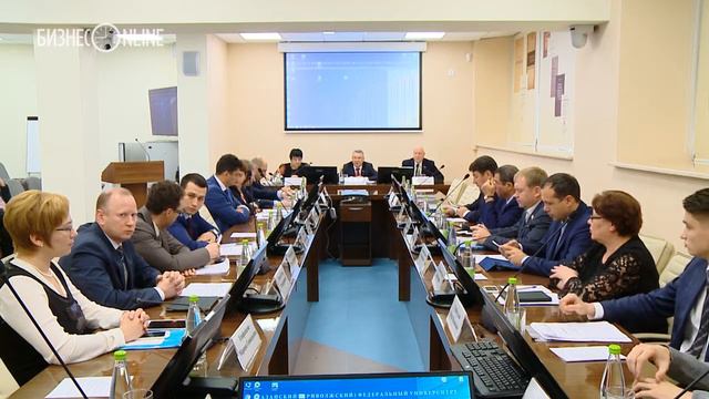 Рафис Бурганов: "Республика должна максимально стремиться привлечь инвестиции извне" смотреть онлайн