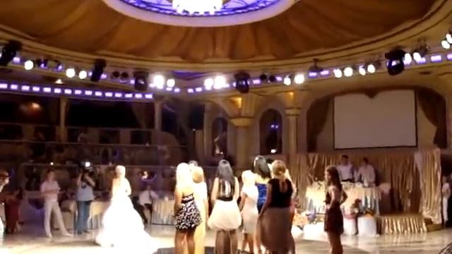 Ведущий на свадьбу Деонис и букет невесты смотреть онлайн