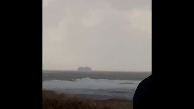 Видео с терпящего бедствие круизного лайнера Viking Sky в Норвегии. смотреть онлайн