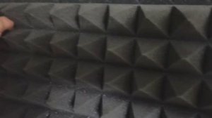 Акустический поролон клеим и  снимаем без повреждения обоев.