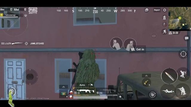EPIC Fight Between Two Squads | PUBG Mobile Lite Solo Squad Gameplay смотреть онлайн