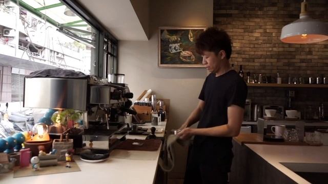 台中（南屯區）jw cafe放棄百萬年薪工程師的漂亮拉花拿鐵，甜點推乳酪蛋糕 La marzocco linea classic Victoria Arduino Mythos ONE смотреть онлайн