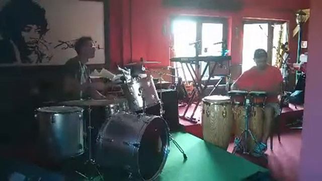 Fra Bellissimo & Tia Pozzati - drums/congas/bongos смотреть онлайн
