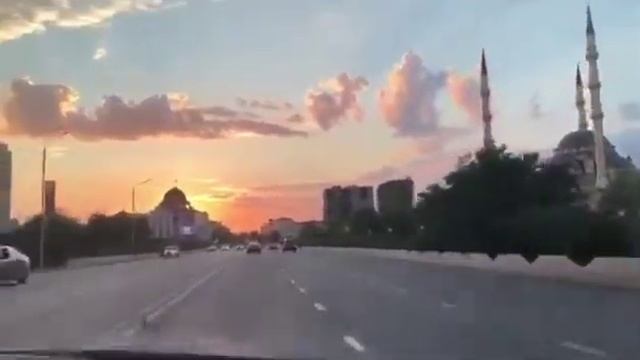 Закат в Грозном 2018... смотреть онлайн
