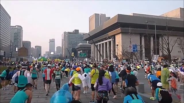 Seoul International Marathon 서울국제마라톤 2016 warm up смотреть онлайн
