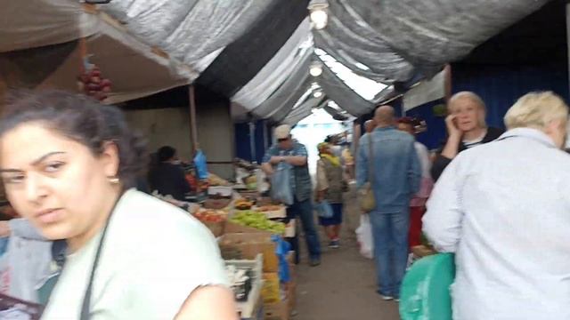 Почеп. А что, так можно??? Разрешение директора рынка? А ? не мешает, находящийся рядом с фруктами? смотреть онлайн