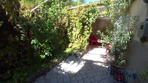 Двухкомнатный дом с отдельным зеленым двором рядом с парком Фрунзе