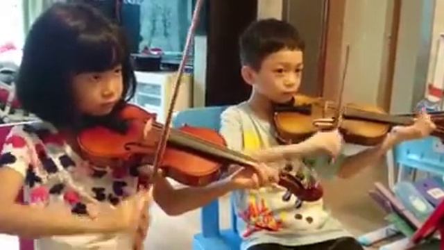 K3 Twins students played Rondo du смотреть онлайн
