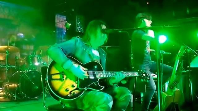 Би2 Лёва танцует