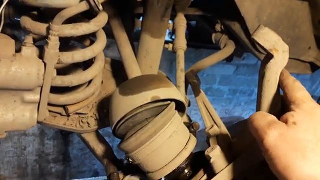 КАК ЗАМЕНИТЬ ШАРОВЫЕ ОПОРЫ НА ШЕВРОЛЕ НИВА смотреть онлайн