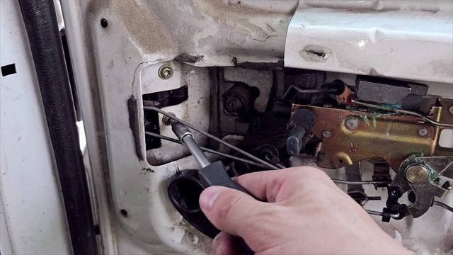 Wymiana klamki drzwi przesuwnych - Citroen Berlingo / Peugeot Partner смотреть онлайн