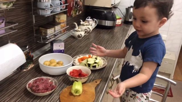 Learning how to cook with Suleyman. Episode 4: Meat with vegetables (Jarkoe) смотреть онлайн