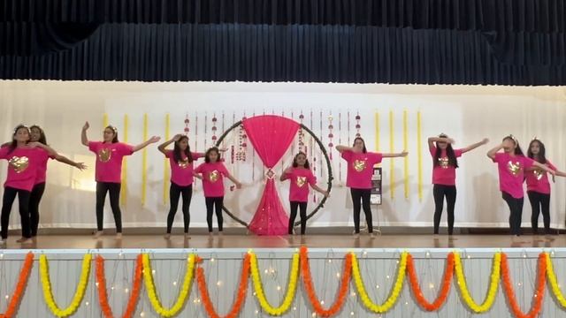 Tukur Tukur | Bollywood Kids Performance | Shahrukh Khan, Kajol смотреть онлайн