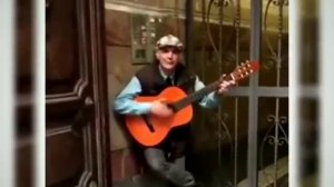 Уличный музыкант «уровень:«бог»»!