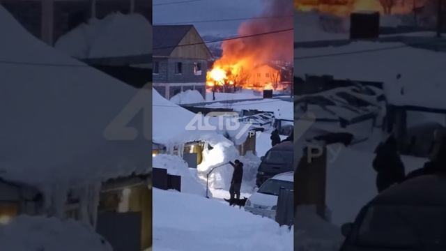 Пожар в СНТ "Агат" в Южно-Сахалинске смотреть онлайн