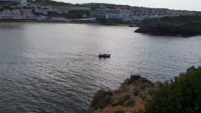 Playa Arenal d'en Castell смотреть онлайн