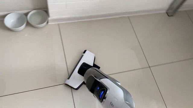 Цвергшнауцер. Уборка ,беспроводной пылесос смотреть онлайн