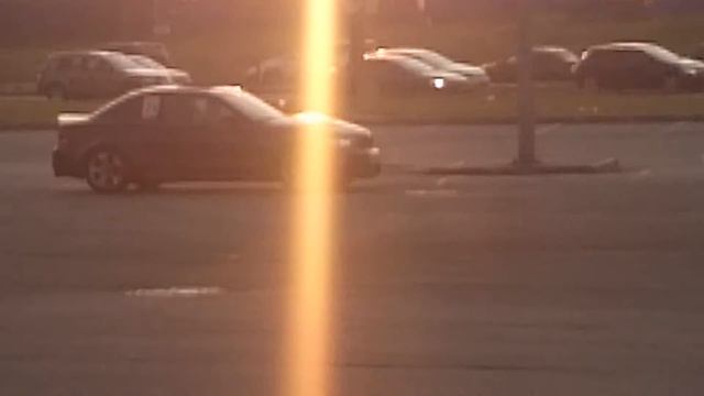 Дрифт на парковке около Леруа Мерлен Санкт-Петербург BMW/Drifting on parking in Saint-Petersburg BM смотреть онлайн